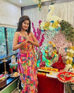 Kanchi Singh Instagram - Happy Ganesh Chaturthi #25thyearitis #ganeshchaturthi2023🌸 . . Styled by- @yashasvisingh19 Wearing- @bawreefashions Outfit pr- @fd_mikita_fabricate