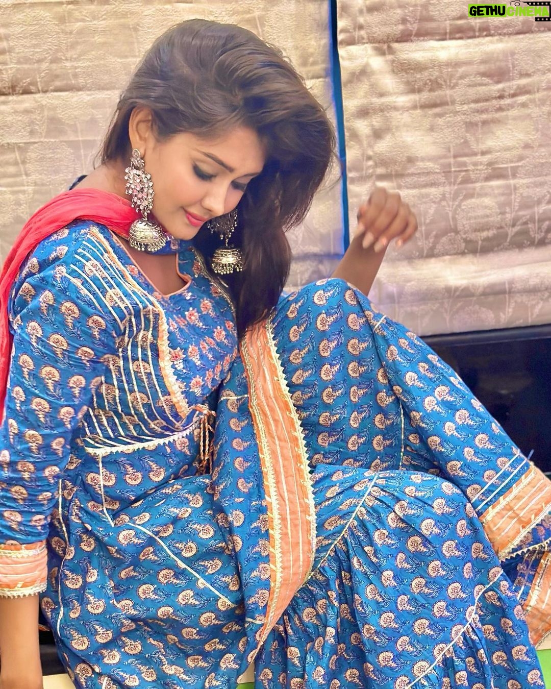 Kanchi Singh Instagram - Bet you like this ππβΊοΈ . . #indianwear #ethnicwear #ethnicfashion