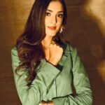 Kanikka Kapur Instagram - Celebrating every win. 💚 Dono trailer launch! Kudos to these amazing people Make up: @deven_85 Hair: @jollysingh17 Stylist: @anamikajain__ Outfit: @aveka.in Photographer : @akshayphotoartist Jewellery: @aquamarine_jewellery #dono
