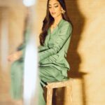 Kanikka Kapur Instagram - Celebrating every win. 💚 Dono trailer launch! Kudos to these amazing people Make up: @deven_85 Hair: @jollysingh17 Stylist: @anamikajain__ Outfit: @aveka.in Photographer : @akshayphotoartist Jewellery: @aquamarine_jewellery #dono