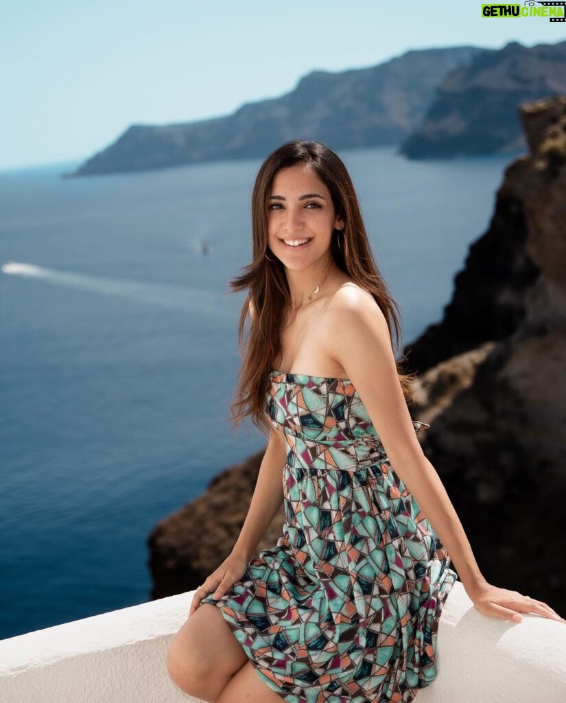 Kanikka Kapur Instagram - Mamma mia! 💙🤍 Santorini, Greece