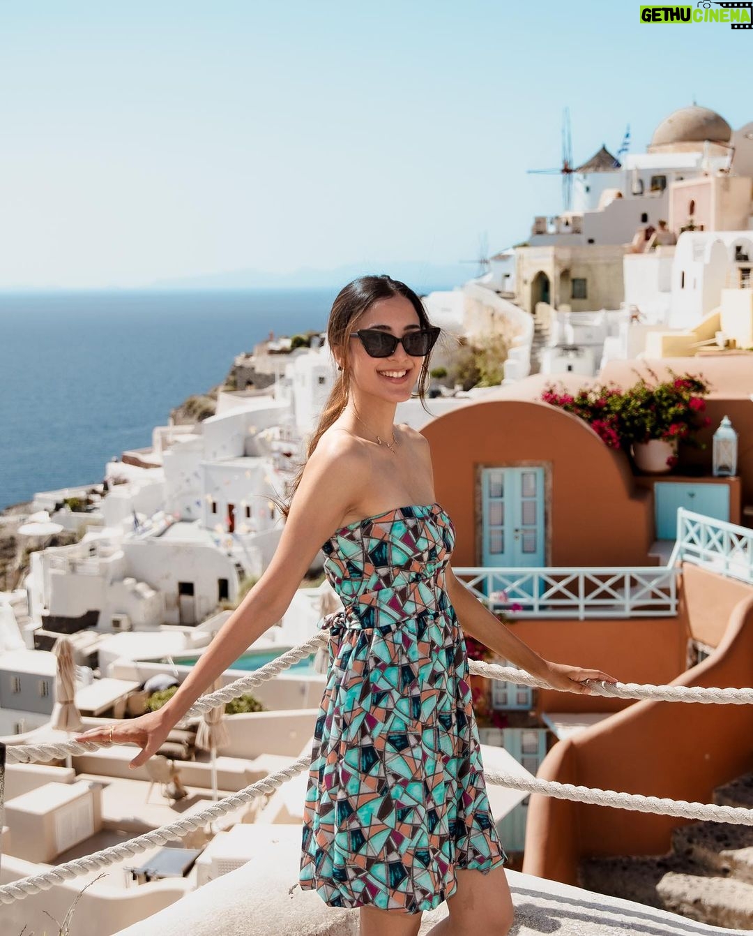 Kanikka Kapur Instagram - Mamma mia! 💙🤍 Santorini, Greece