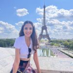 Kanikka Kapur Instagram - You had me at Bonjour! 🤍 Paris, France