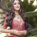 Kanikka Kapur Instagram - Just enjoy the sublime beauty of Kanikka. Pure magic 🪄😍 . Makeup- @makeoversbyshefalimittal Hair- @gaurav_chawla_hairstylist Outfit- @sulakshanamonga Jewels- @archanaaggarwalofficial Muse- @kanikkakapur Styled by - @stylekarmaa Photography- @karanbhirani_productions Location courtesy- @radissondelhi . #nofilter #noparis #bridesbyshefali #bridesbyshefalimittal #photoshootpose #topmakeupartist #delhimakeupartists #goawedding #manishmalhotra #sulakshanamonga #sulakshanamongabride #gauravgupta #bombaymakeupartist #bombaywedding #goamakeupartist #sabyasachi #sabyasachibrides #manishmalhotra #manishmalhotrabride #makeoversbyshefalimittal Delhi, India