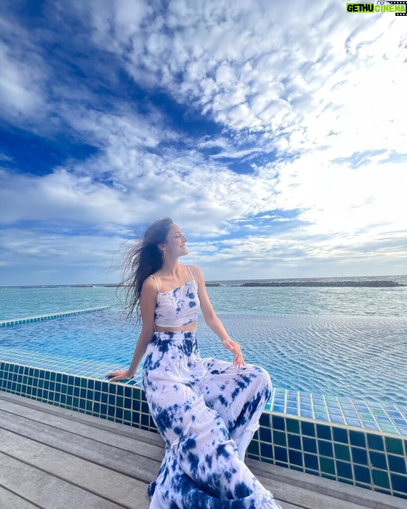 Kanikka Kapur Instagram - My kinda blues 🐳 Maldives