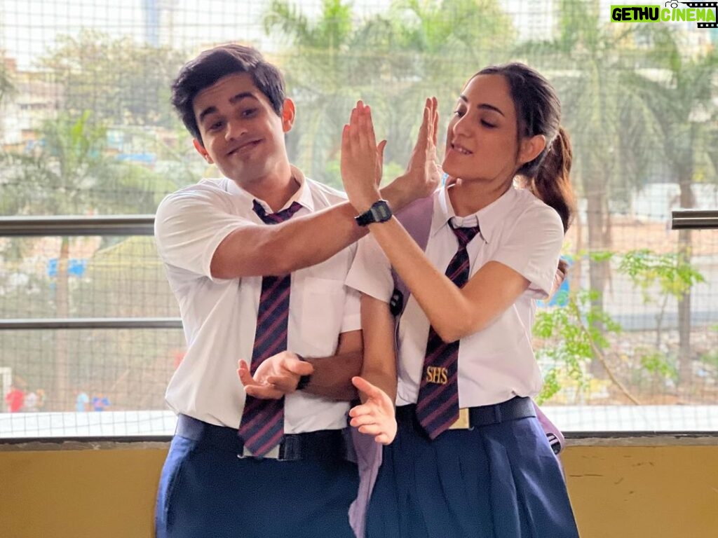 Kanikka Kapur Instagram - Dhruv and Chhaya throwing around sass like confetti 🎉 📸 @shree_nj #immature @primevideoin @theviralfever @arunabhkumar @bhaatu @ishaniyat @vaibhav.bundhoo @anandeshwardwivedi #webseries #school #amazonprime