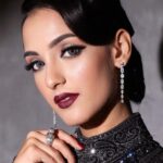 Kanikka Kapur Instagram – The stunning @kanikkakapur sashaying her way into the retro-glam era. Effortlessly transported in time… #shalinisinghbeauty 

Makeup @shalinisingh1909
Hair @akshbirla.hair
Muse @kanikkakapur
Ensemble @itsombysomya
Jewellery @latique.in
Styled by @shalinisingh1909
Lenses Swarovski by @dahablensindia 
PC @shutterstrings
Backdrop @azurindiabackdrop
Sponsor @kaybykatrina

#makeupartist #promakeupartist #vintageglam #bridalmakeupartist #cocktaillook #graphiclinerlook #eyemakeup #boldlips #makeupbyme #indianwedding #delhiweddings #hairstyle #makeuplovers #vintageinspired #makeupguru #makeup #makeuptransformation #retroglam #redcarpetlook #skingoals #trendingmakeup #makeupoftheday