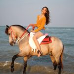 Kanikka Kapur Instagram – Just foaling around 🐴 

Thanks to these talented people – 

📷 – @kkulsumsyeda 
💄- @makeovrbyshivani 
💇‍♀️- @jollysingh17