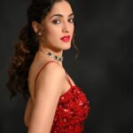 Kanikka Kapur Instagram - In time, you will be the light 💫 Shot by: @ronakdave_ Outfit : @parulgandhiofficial Jewellery: @mozaati Stylist: @anamikajain__ Makeup: @khan_makeover_0001 Hair: @supriya____tambe