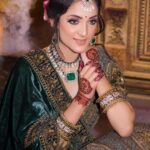 Kanikka Kapur Instagram - My reel describe how beautiful she is @kanikkakapur You are Gorgeous♥️ Mua :- @eram_makeovers In Frame :- @kanikkakapur Outfit:- @mahavirweddingcouture Jewellery:- @sangini_accessories Photographer:- @anil_yadav_photography Heena:- @soni_moni_mehendiofficial Video edit by Sarang Khanna Delhi, India