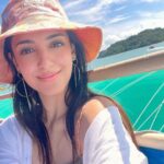 Kanikka Kapur Instagram - May our hearts be as warm as this day! ☀️ James Bond Island