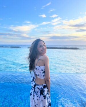 Kanikka Kapur Instagram - My kinda blues 🐳