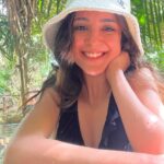 Kanikka Kapur Instagram - Krabi in a 🥜🐚