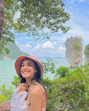 Kanikka Kapur Instagram - May our hearts be as warm as this day! ☀️