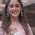 Kanikka Kapur Instagram - Dono - Mumbai screening 🌸 Shot by: @iam_rajinamdar Make up by: @khan_makeover_0001 Hair by: @supriya____tambe Styled by: @snehaasnani09 Outfit by: @eeksha_official Jewellery by: @amrelijaipur