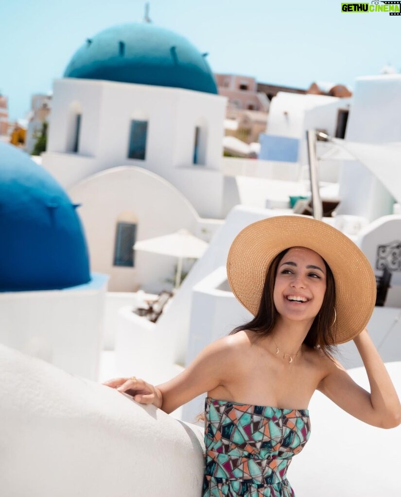 Kanikka Kapur Instagram - Mamma mia! 💙🤍 Santorini, Greece
