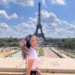 Kanikka Kapur Instagram - You had me at Bonjour! 🤍 Paris, France