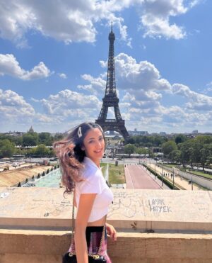 Kanikka Kapur Instagram - You had me at Bonjour! 🤍