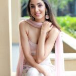 Kanikka Kapur Instagram - Be you & own it! 🌸 Shot by @suresh__rathnayake Styled by @snehaasnani09 Jewellery @saydajewels @considerdoneindia Hair and Make up @manju19901 @sheyamalijayaweera Sri Lanka (Kalutara)