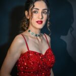 Kanikka Kapur Instagram - In time, you will be the light 💫 Shot by: @ronakdave_ Outfit : @parulgandhiofficial Jewellery: @mozaati Stylist: @anamikajain__ Makeup: @khan_makeover_0001 Hair: @supriya____tambe