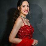 Kanikka Kapur Instagram - In time, you will be the light 💫 Shot by: @ronakdave_ Outfit : @parulgandhiofficial Jewellery: @mozaati Stylist: @anamikajain__ Makeup: @khan_makeover_0001 Hair: @supriya____tambe