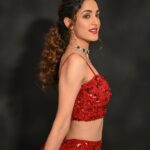 Kanikka Kapur Instagram - In time, you will be the light 💫 Shot by: @ronakdave_ Outfit : @parulgandhiofficial Jewellery: @mozaati Stylist: @anamikajain__ Makeup: @khan_makeover_0001 Hair: @supriya____tambe