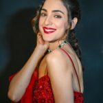 Kanikka Kapur Instagram - In time, you will be the light 💫 Shot by: @ronakdave_ Outfit : @parulgandhiofficial Jewellery: @mozaati Stylist: @anamikajain__ Makeup: @khan_makeover_0001 Hair: @supriya____tambe