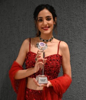 Kanikka Kapur Instagram - Promising Debut Of The Year! 

Thank you @middayindia, this one’s for you all @castingchhabra @avnish.barjatya @surabhi.horo 

Shot by: @ronakdave_ 
Outfit : @parulgandhiofficial
Jewellery: @mozaati
Stylist: @anamikajain__
Makeup: @khan_makeover_0001 
Hair: @supriya____tambe