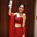 Kanikka Kapur Instagram - Promising Debut Of The Year! Thank you @middayindia, this one’s for you all @castingchhabra @avnish.barjatya @surabhi.horo Shot by: @ronakdave_ Outfit : @parulgandhiofficial Jewellery: @mozaati Stylist: @anamikajain__ Makeup: @khan_makeover_0001 Hair: @supriya____tambe