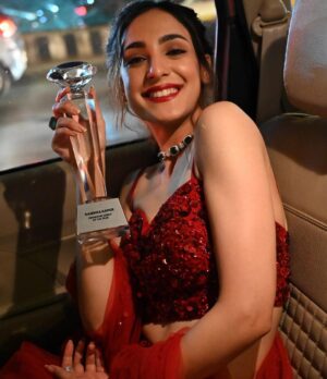 Kanikka Kapur Instagram - Promising Debut Of The Year! 

Thank you @middayindia, this one’s for you all @castingchhabra @avnish.barjatya @surabhi.horo 

Shot by: @ronakdave_ 
Outfit : @parulgandhiofficial
Jewellery: @mozaati
Stylist: @anamikajain__
Makeup: @khan_makeover_0001 
Hair: @supriya____tambe