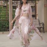 Kanikka Kapur Instagram - Dono - Mumbai screening 🌸 Shot by: @iam_rajinamdar Make up by: @khan_makeover_0001 Hair by: @supriya____tambe Styled by: @snehaasnani09 Outfit by: @eeksha_official Jewellery by: @amrelijaipur