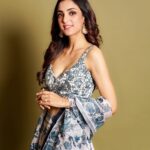 Kanikka Kapur Instagram - Shine your light 🦋| Dono - Delhi Screening Shot by: @justshotyou Make up & hair by: @kohlianj Outfit: @rozinaa_india Jewellery: @aquamarine_jewellery Styled by: @bitofbash Assisted by: @rachel_ralph.fernandes