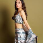 Kanikka Kapur Instagram - Shine your light 🦋| Dono - Delhi Screening Shot by: @justshotyou Make up & hair by: @kohlianj Outfit: @rozinaa_india Jewellery: @aquamarine_jewellery Styled by: @bitofbash Assisted by: @rachel_ralph.fernandes