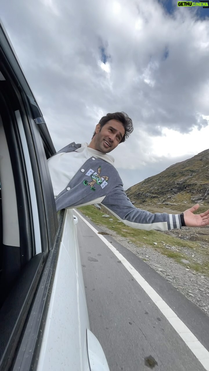 Karan Sharma Instagram - Kitni Haseen Zindagi ❤️🤗 #life #pahadi #hills #manali #karansharma #luckyali #kitnihaseenzindagihaiyeh