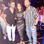 Karan Sharma Instagram - On your demand few more pics with people I love from the IWM Buzz party ❤️ #friends #fun #party #iwmbuzz #karansharma