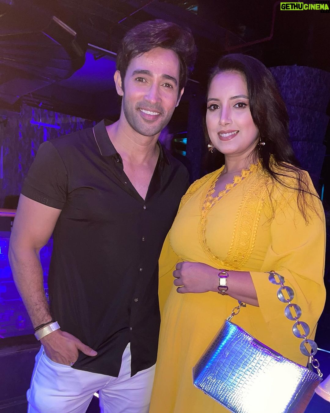 Karan Sharma Instagram - On your demand few more pics with people I love from the IWM Buzz party ❤️ #friends #fun #party #iwmbuzz #karansharma