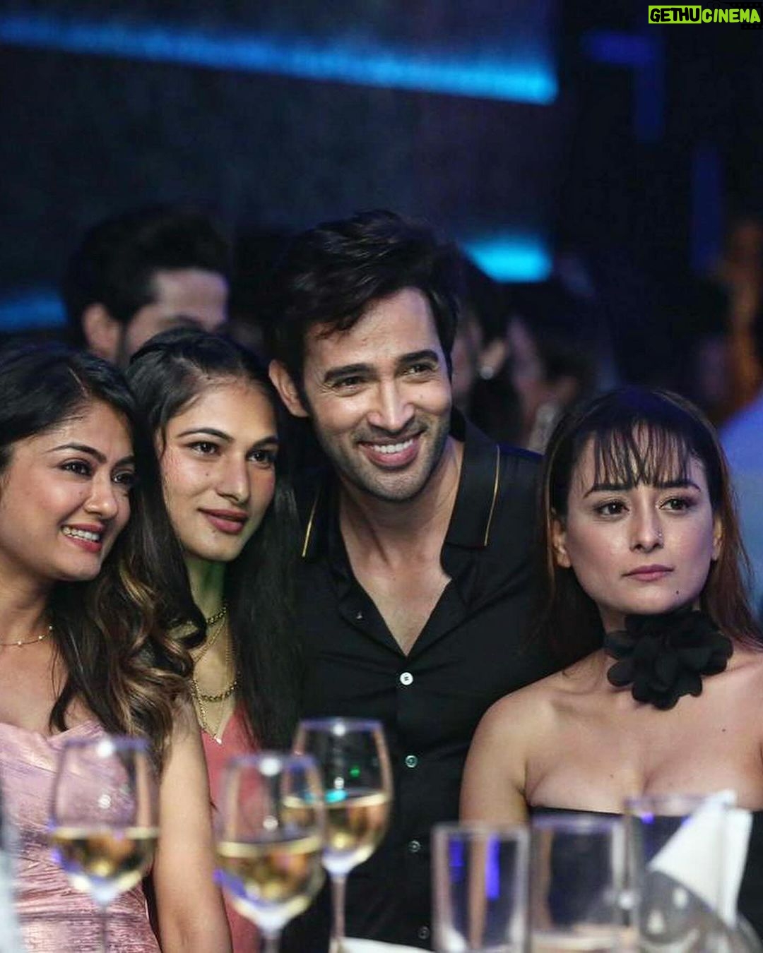 Karan Sharma Instagram - On your demand few more pics with people I love from the IWM Buzz party ❤️ #friends #fun #party #iwmbuzz #karansharma
