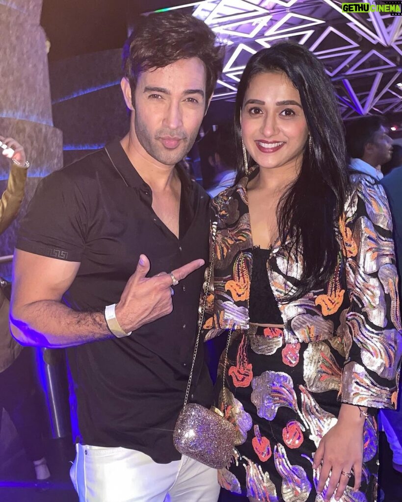 Karan Sharma Instagram - On your demand few more pics with people I love from the IWM Buzz party ❤️ #friends #fun #party #iwmbuzz #karansharma
