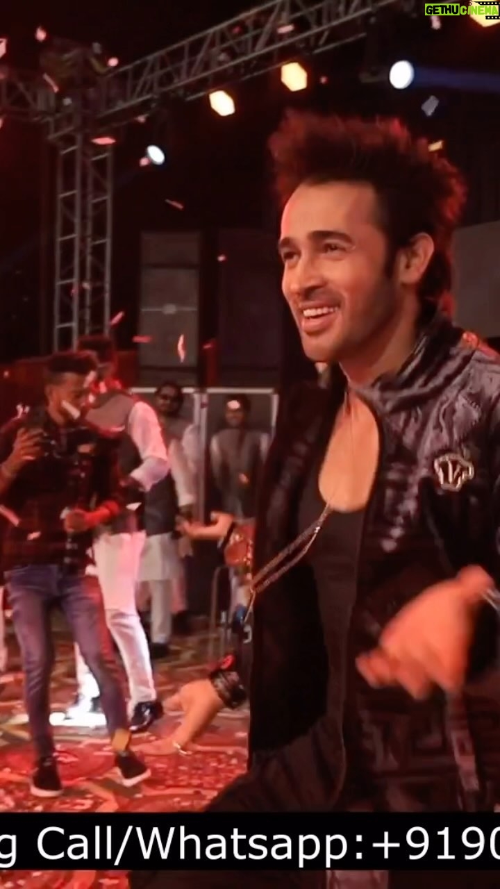 Karan Sharma Instagram - RK Fans ke liye bhi to kuch hona chahiye 😎❤️ #event @talentfullon @abhi1_15 #pyaarhotakayibaarhai #ranbirkapoor #shardhakapoor #karansharma