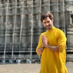 Karan Sharma Instagram - Mahadev ka bulawa aya our hum pahuch gaye .. 🙏😊 what a spontaneous decision it was .. Thanks Kajaal for asking @chawlakajal - May Mahadev Bless you ! N with my bro Avi @avinashmukherjee_ Darshan of Trimbakeshwar Temple n the journey till there became so good . .. I feel Bole baba wanted us to visit him together that’s the power of Baba ! Har Har Mahadev! 🙏🙏❤️❤️
