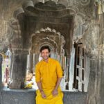 Karan Sharma Instagram - Mahadev ka bulawa aya our hum pahuch gaye .. 🙏😊 what a spontaneous decision it was .. Thanks Kajaal for asking @chawlakajal - May Mahadev Bless you ! N with my bro Avi @avinashmukherjee_ Darshan of Trimbakeshwar Temple n the journey till there became so good . .. I feel Bole baba wanted us to visit him together that’s the power of Baba ! Har Har Mahadev! 🙏🙏❤️❤️