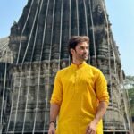 Karan Sharma Instagram - Mahadev ka bulawa aya our hum pahuch gaye .. 🙏😊 what a spontaneous decision it was .. Thanks Kajaal for asking @chawlakajal - May Mahadev Bless you ! N with my bro Avi @avinashmukherjee_ Darshan of Trimbakeshwar Temple n the journey till there became so good . .. I feel Bole baba wanted us to visit him together that’s the power of Baba ! Har Har Mahadev! 🙏🙏❤️❤️