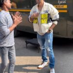 Karan Sharma Instagram - It was not expected please don’t do this guys , I am just a normal human being and I love you all for the love and respect you give me ! - Lots of love to all my fans 🤗🤗😘 but plz don’t bow down to me 🙏🙏. . . #fanlove #karansharma #fanmoment #actorslife