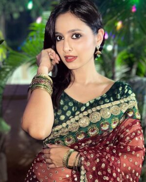 Karishma Sawant Instagram - शुभ दीपावली 🪔 
Wearing my Mother’s saree