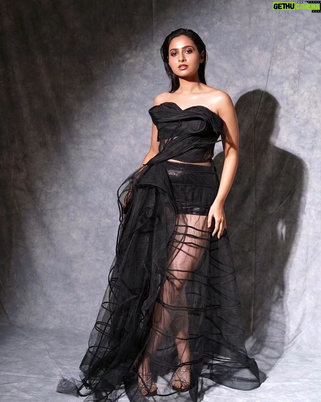 Karishma Sawant Instagram - Focused so bad that I am dancing on the way to my Goal to the noise they create - KS Team - @garg_kinjal @vanshika_nirmal @nikhil.p.sawant Outfit - @mireyasanya Styled by @littlepuffsofhappiness