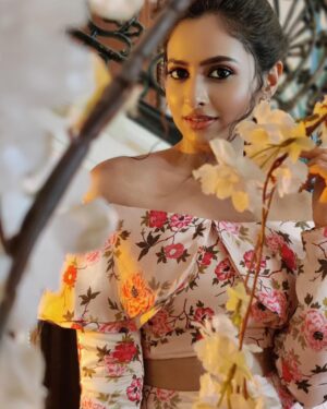 Karishma Sawant Instagram - 🌸🤍
📸 @alihasanturabi