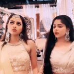 Karishma Sawant Instagram - Uff ye Pooja 😮‍💨💜 @karishmasawant @niharikachoukseyofficial #yrkkh #birla #goenka #arohigoenka #nisthabirla #pooja #funny #trending #viral #fyp