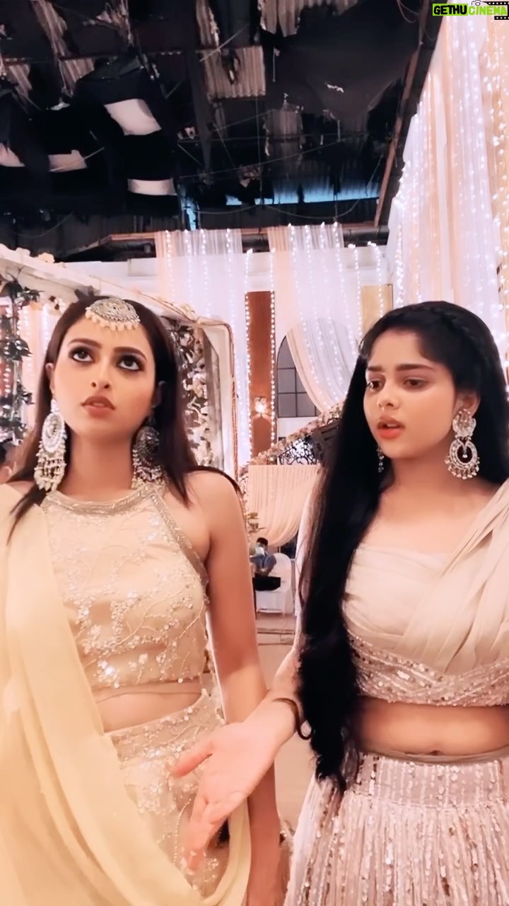 Karishma Sawant Instagram - Uff ye Pooja 😮‍💨💜 @karishmasawant @niharikachoukseyofficial #yrkkh #birla #goenka #arohigoenka #nisthabirla #pooja #funny #trending #viral #fyp