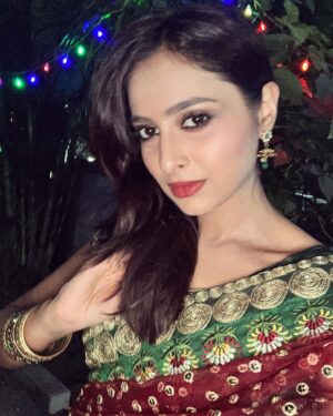 Karishma Sawant Instagram - शुभ दीपावली 🪔 
Wearing my Mother’s saree