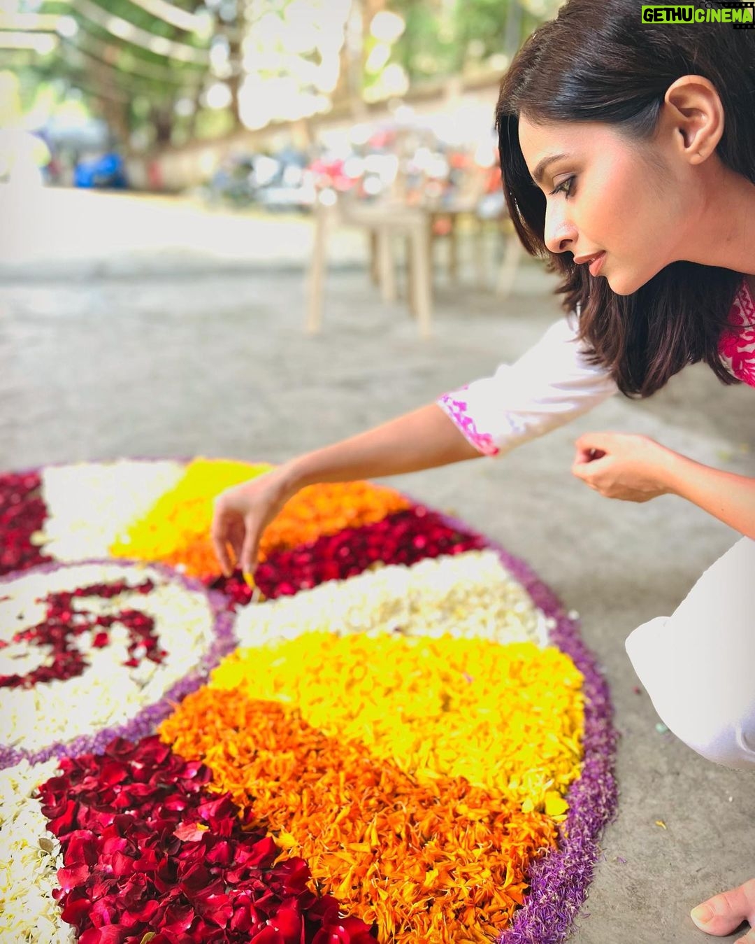 Karishma Sawant Instagram - Wish you all a very Happy Ganesh Chaturthi πΈππ May your day be filled with love and light π